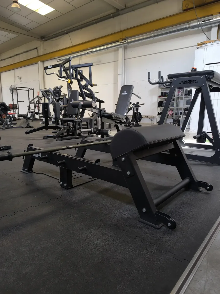 Banco de press horizontal Titanium Strength en el Bollodromo, Tarragona